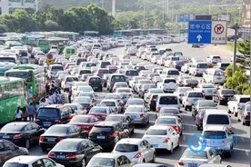 青岛机动车保有量233.9万辆 私家车81.7%图片