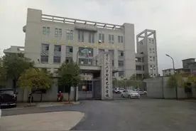 吉安一艺校老师协助压腿致学生“伤残九级”，且无教师资格证图片