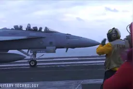 舰载机尾钩是怎么挂住航母阻拦索的？