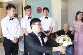新郎迎亲自带吉他编唱《求婚歌》，够浪漫够感人，真是羡慕了！