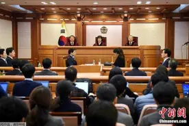 韩宪法裁判所完成总统弹劾案首次辩论最终准备图片