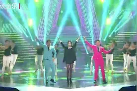 中韩歌会，女神裴涩琪和筷子兄弟一起跳小苹果视频封面