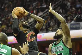 差点得三双 “皇帝”仍不满自己表现图片