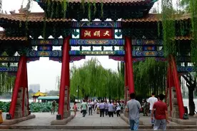 没有人山人海，大明湖正式免费第一天是这样子的……图片