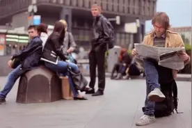 火车无座必备神器 5秒背包变坐凳