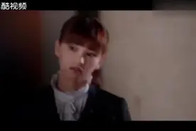 富二代开直升机来学校，引来全校学生尖叫，连校长看到他都要鞠躬视频封面