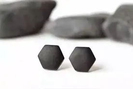 男人戴耳环好吗？图片