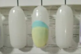 原创，小碎花美甲图片