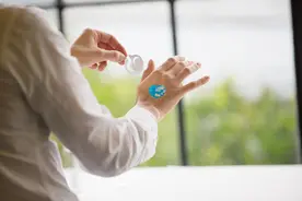 可以测量光照的智能贴片，美妆巨头欧莱雅要转型科技公司？图片