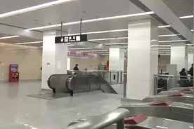 「津云微视」刷银联卡坐地铁 一天坐两趟咋被扣了三次钱？视频封面