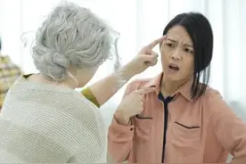 儿子女友辍学养家，未来婆婆却挑嫌她丑又笨跟猪一样！图片