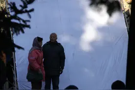 “六爷”冯小刚带队，郭涛、范冰冰北海“茬架”图片