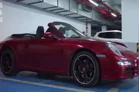 美女第一次坐保时捷豪车，整个人都飘了！拍照发朋友圈一个不拉！视频封面