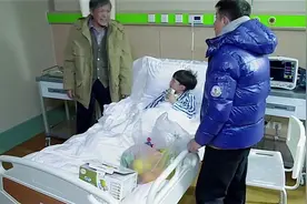 夏天高烧住院什么东西都不吃，只想吃爷爷的炸酱面，没想梦想成真