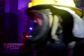 6岁男童在家点燃一张纸 卧室起火差点酿成大祸视频封面