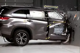 日系神车的安全性怎么样，这台丰田汉兰达的B柱表现让人有点吃惊视频封面