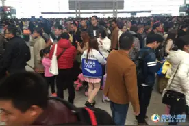 广州南站进人海模式：检票要提前1小时图片