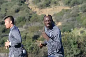 泰达外援归队镶了颗金牙 球队：他要演鬼吹灯图片