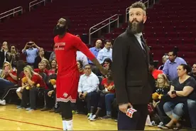 哈登赛后采访调戏大胡子记者图片