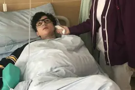 薛之谦录节目突发疾病送医院 高烧不退令人担忧视频封面
