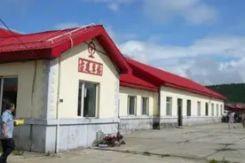 穿行在大兴安岭深处的绿皮车 6245次抵达终点古莲站视频封面