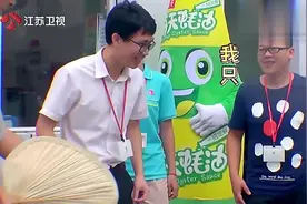 萧敬腾问路人，广州下雨了吗回答亮了，网友：这梗有毒！