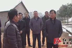 汪灿走访慰问困难群众图片