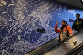 从涂鸦到公共艺术，地铁可以成为地下的美术馆图片