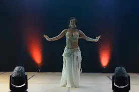 国际顶级的肚皮舞大师，穿上飘逸的舞裙，只能用美轮美奂来形容！视频封面