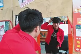 搞笑红人刘金 百万粉丝背后的现实孤独图片