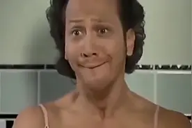 上厕所的时候发现不对劲，美女变成了男人