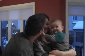 宝宝真是个醋坛子，连爸爸亲妈妈都要生气，真是太有趣了！视频封面