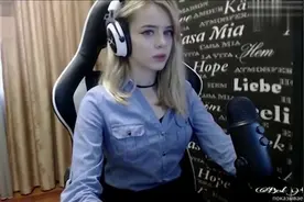 俄罗斯超人气女主播，拥有芭比娃娃般的面容，网友：恋爱的感觉视频封面