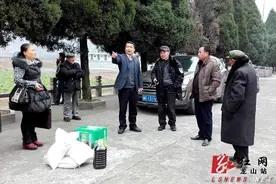 符家波走访慰问龙山茅坪乡困难群众图片