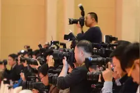 内容创业越来越热，为什么媒体人的“自我估价”却越来越低？图片