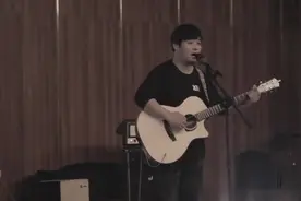 西安音乐人现场演绎原创民谣《萤火虫的家》视频封面