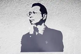 悦体育｜英超解说NO1詹俊 生涯20年20大经典语录回顾！视频封面