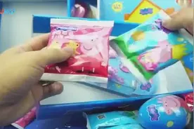 小猪佩奇的零食大礼包里面有好多好吃的-_食品玩具视频封面