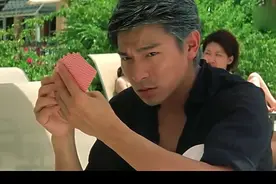 徒弟用镜子照对方的牌，赌侠一下赢4倍，可美女一来就不管用了视频封面