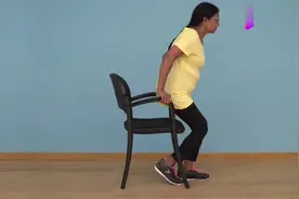 老年人健身运动——正确地从椅子上站起来
