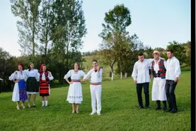 《Lavinia》非常欢快的音乐，适合聚会的场所播放
