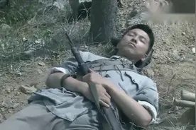 新兵站岗的时候睡觉，首长正好视察，迷迷糊糊把首长打一顿视频封面