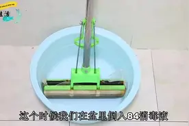 海绵拖把不管多脏多黑，水里倒点它，拖把干净如新，简单又实用视频封面
