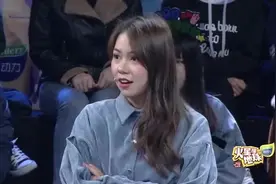 女孩责怪男朋友打游戏不理自己，自己赌气打游戏到早上七点视频封面