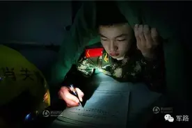 那些年兵哥哥的通（liao）讯（mei）神器！图片