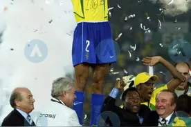 球鞋排行榜之十大巨星限量足球鞋图片