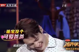 韩东君爸爸出镜，一口东北话逗笑观众，太可爱了