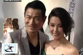 《狄仁杰》蜡像揭幕 刘德华李冰冰互相搂抱秀亲密