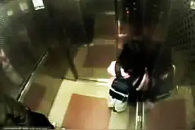 蠢贼惹上功夫女孩，练家子发威一顿拳脚伺候图片
