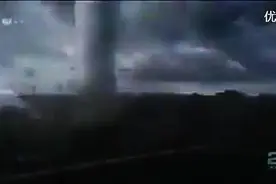 见识一下 超强龙卷风的威力 扫过的地方“灰飞烟灭”图片